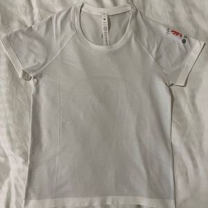 Lululemon Swiftly Tech Short Sleeve Size 6